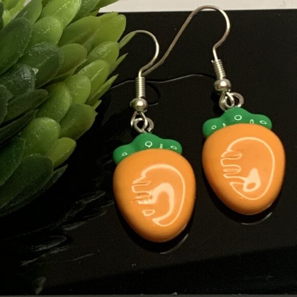Carrot Earring, Vegetable Earring, Easter Earring, Funny Food Earring, Gift Idea - Picture 3 of 7